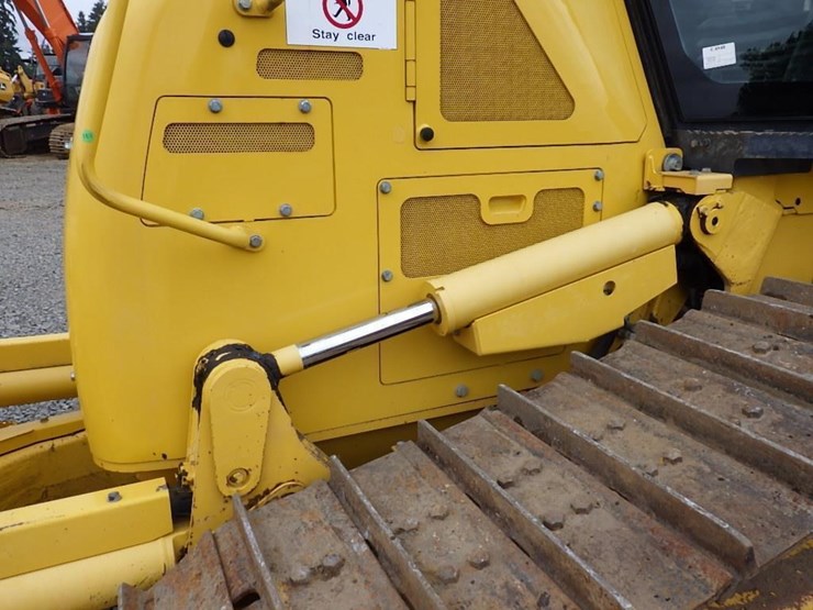 komatsu-d61ex-24-image-18