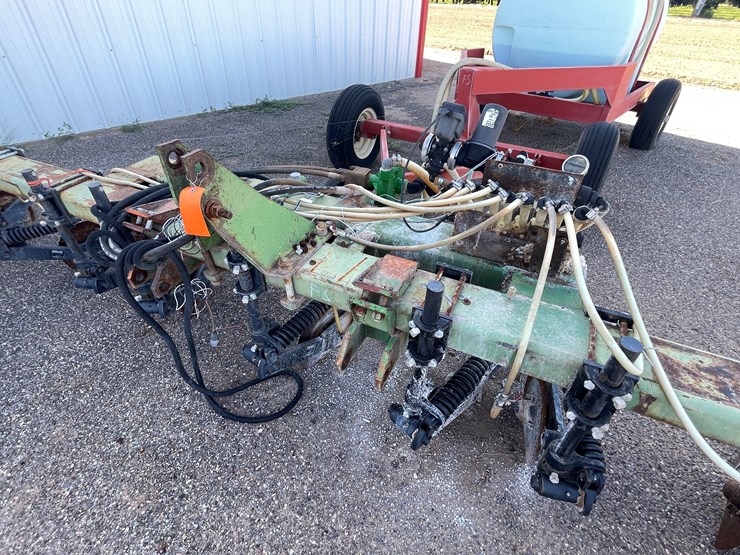 #9020-•-custom-4-row-liquid-fertilizer-applicator-w/pup-tank-image-13