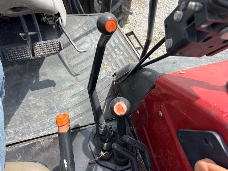 2011-case-ih-farmall-95u-image-15