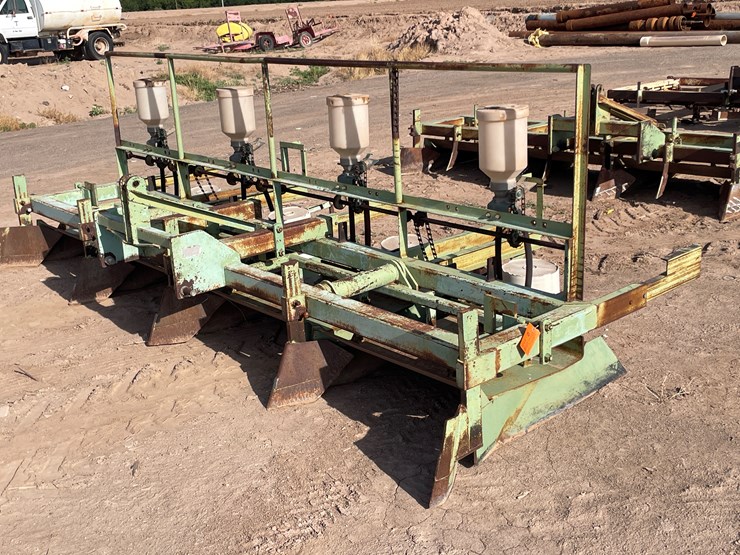 #9044-•-darbyshire-3-pt,-4-unit-bedding-unit-w/8-row-seed-units-image-4