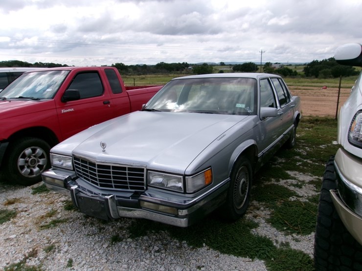 1993-cadillac-deville-sedan-image-1