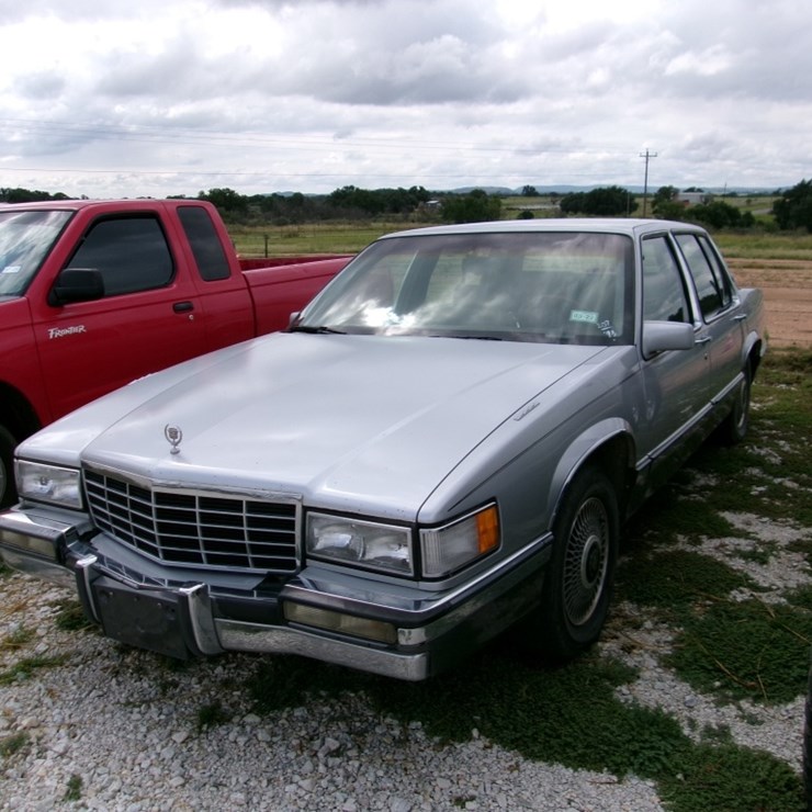 1993 CADILLAC DEVILLE SEDAN