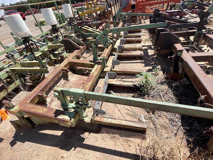 #9045-•-darbyshire-3-pt,-4-row-bedding-unit-image-11