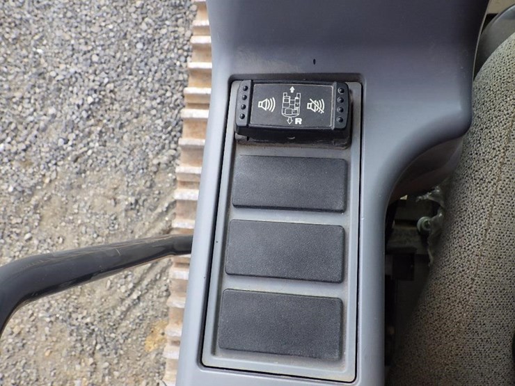 2016-deere-300g-lc-image-32