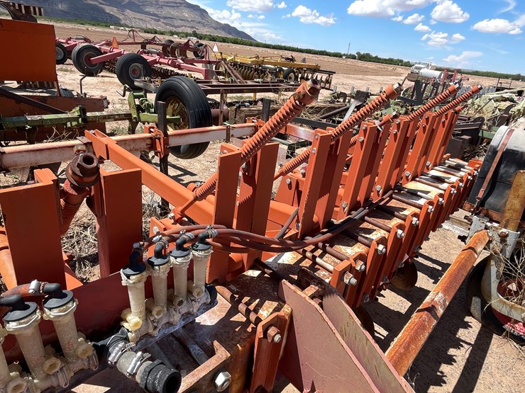 #9101-•-3-pt-field-cultivator,-4-row-custom-w/gallina-units-image-26