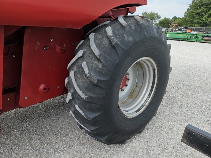 1992-case-ih-1640-image-21