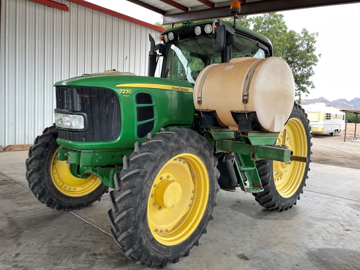 john-deere-7230-premium-image-1