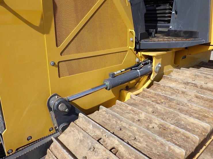 2019-deere-450k-lgp-image-16