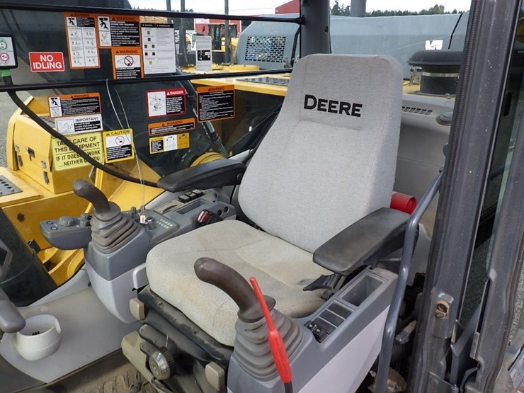 2016-deere-300g-lc-image-30