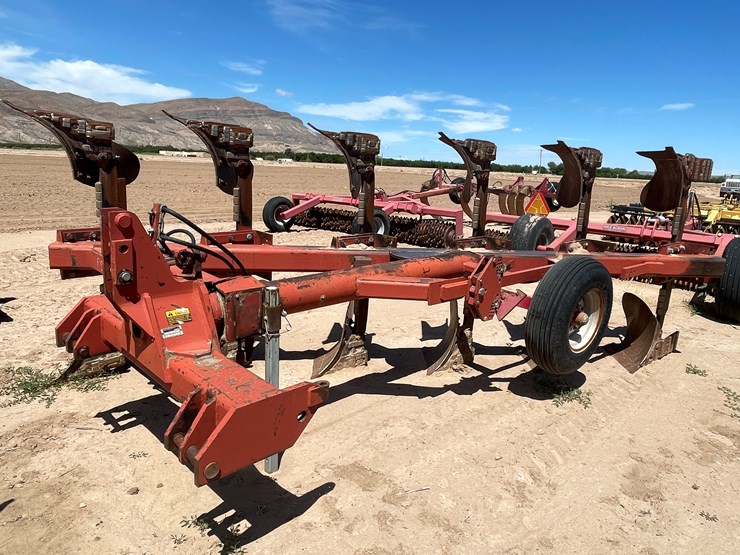 #9034-•-case-ih-6-bottom-roll-over-plow-image-1