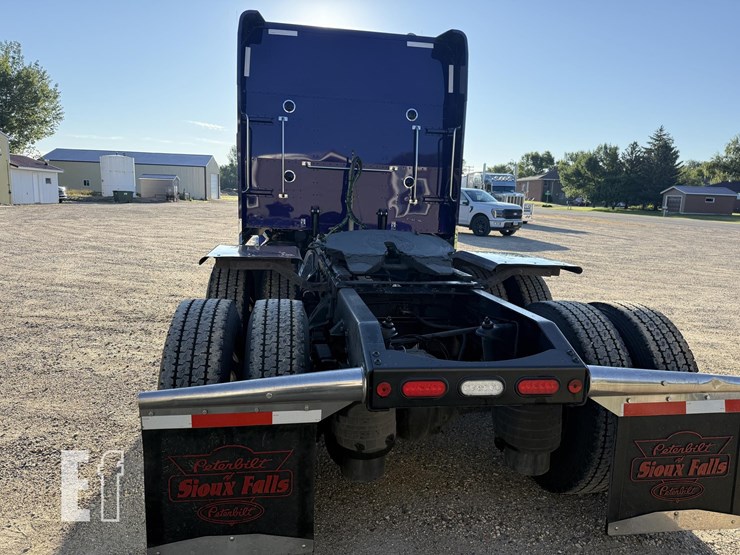2021-peterbilt-389-image-50