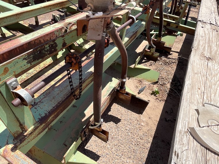 #9042-•-darbyshire-3-pt-4-row-bedding-unit-w/8-row-seed-units-image-35