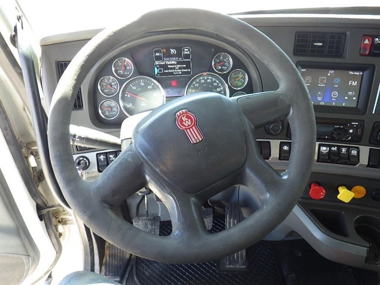 2017-kenworth-t880-image-22