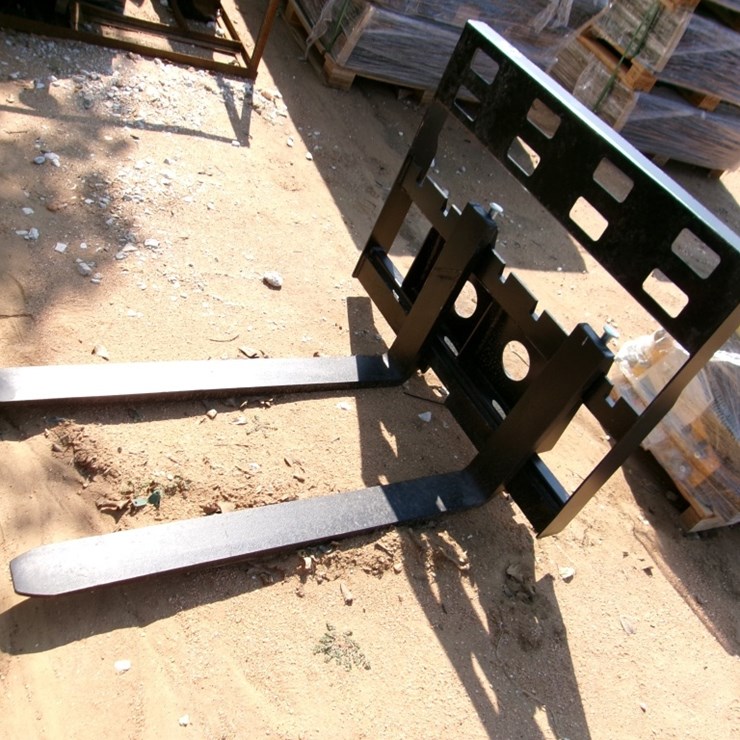 IRLF PALLET FORKS F/ SKID STEER