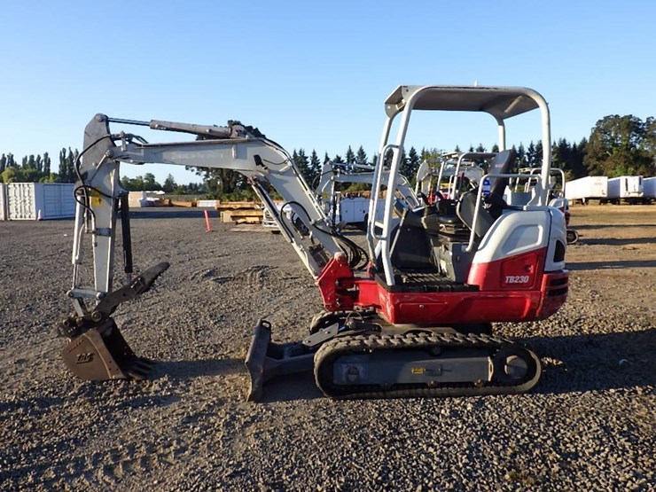 2020-takeuchi-tb230-image-6