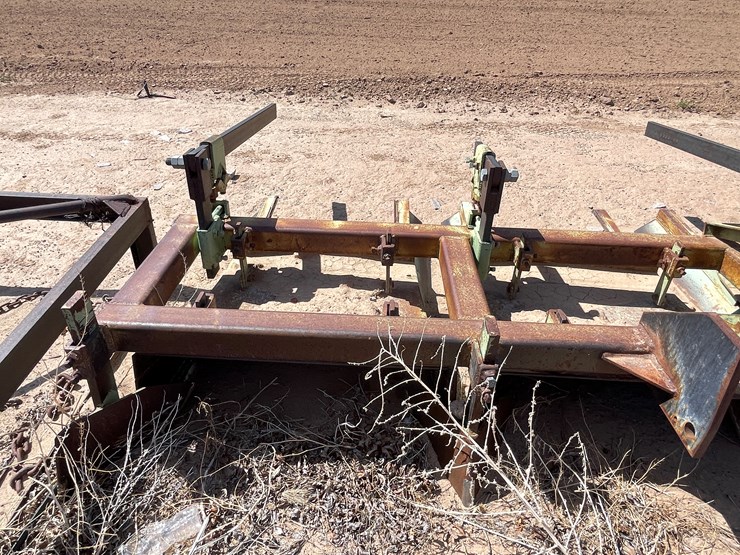 #9024-•-13'-4-row-bedder-image-13