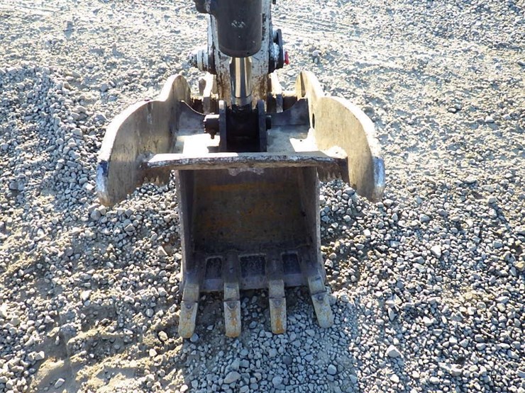 2020-takeuchi-tb230-image-11