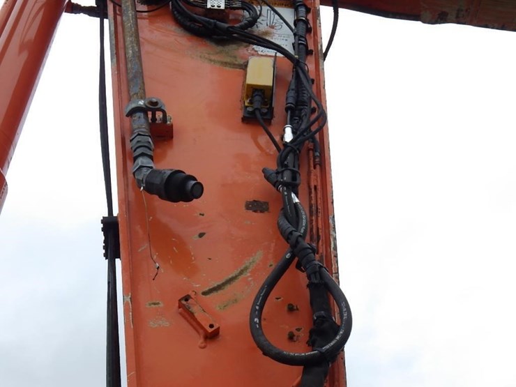 2015-hitachi-zx350lc-6n-image-11