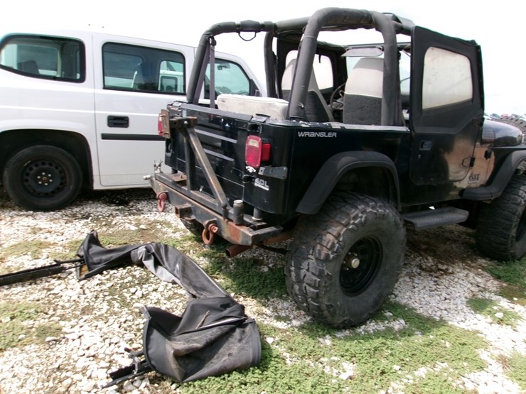 1993-jeep-w/-extra-tires-image-3