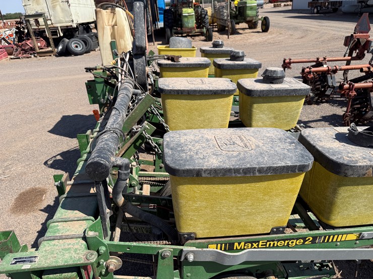 john-deere-7300-image-15