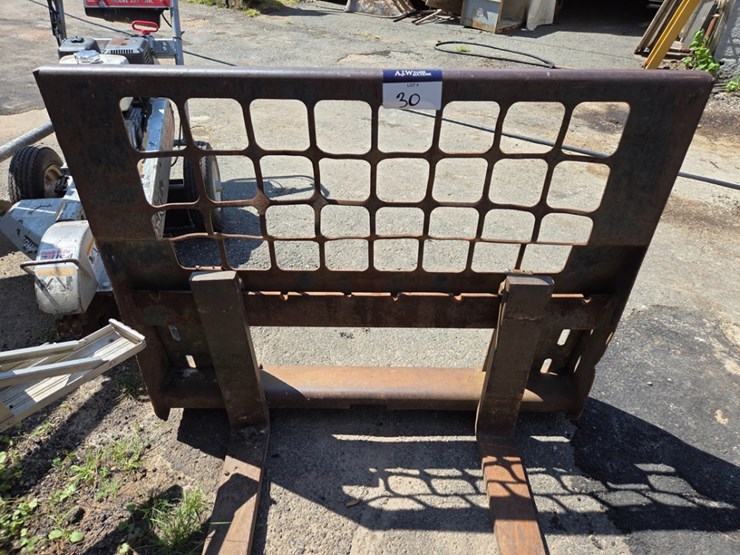 48"-skidsteer-fork-attachment-image-2