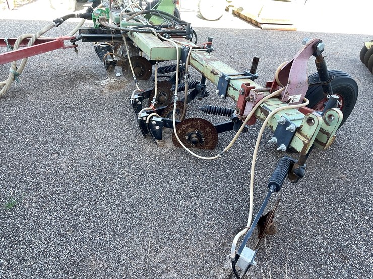 #9020-•-custom-4-row-liquid-fertilizer-applicator-w/pup-tank-image-26