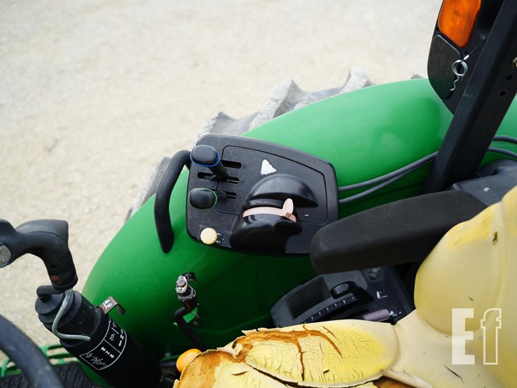 2013-john-deere-5100e-image-37