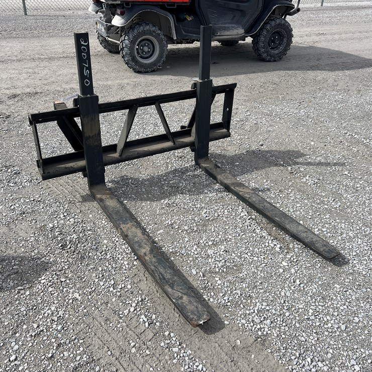 #200750 • Case IH Pallet Forks