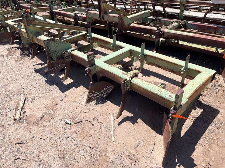 #9043-•-darbyshire-3-pt-4-row-bedding-unit-image-7