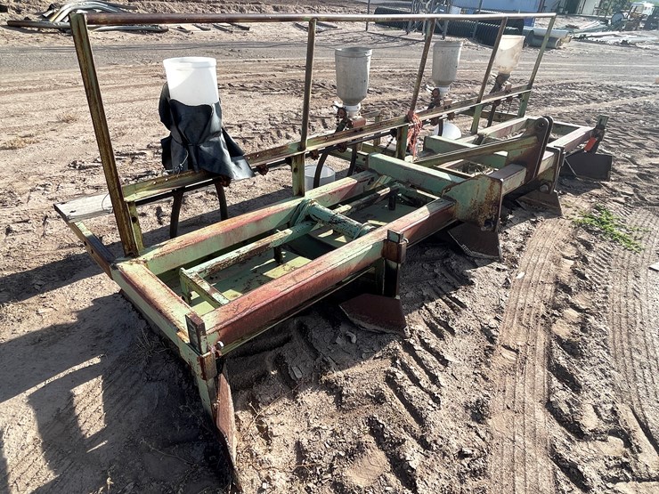 #9042-•-darbyshire-3-pt-4-row-bedding-unit-w/8-row-seed-units-image-3