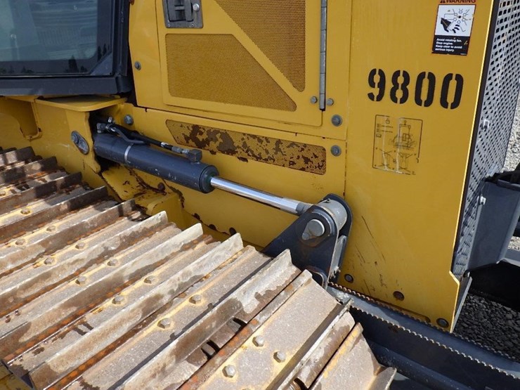 2021-deere-450k-lgp-image-15