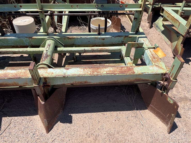 #9044-•-darbyshire-3-pt,-4-unit-bedding-unit-w/8-row-seed-units-image-18