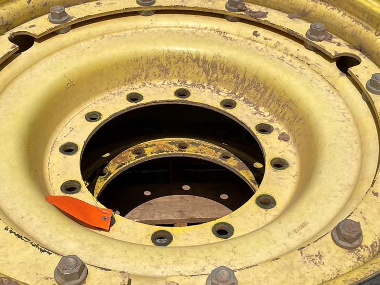 #9196-•-pair-of-john-deere-dual-rims-with-tires-image-7