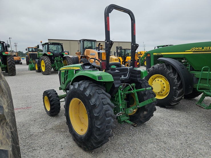 2021-john-deere-4044m-image-9