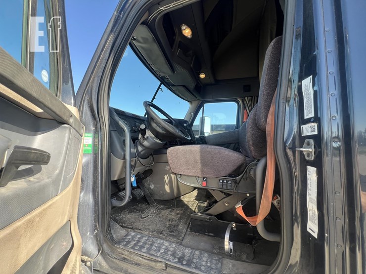 2018-freightliner-cascadia-125-image-12