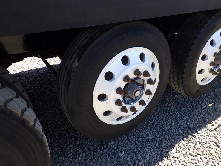 2017-kenworth-t880-image-47