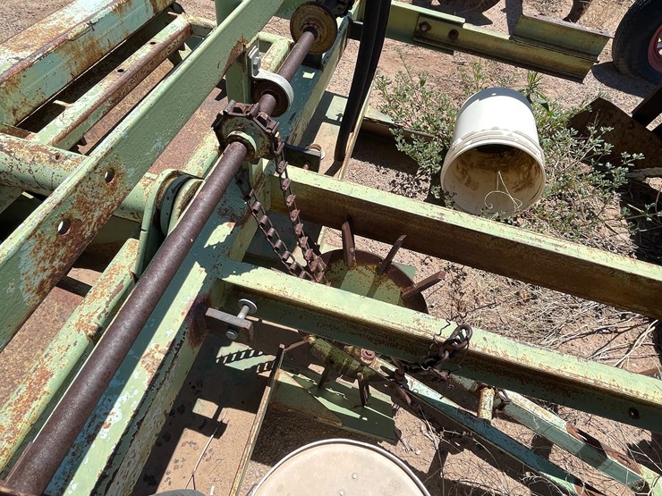 #9044-•-darbyshire-3-pt,-4-unit-bedding-unit-w/8-row-seed-units-image-29