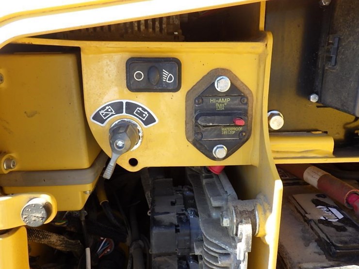 2021-deere-550k-image-25
