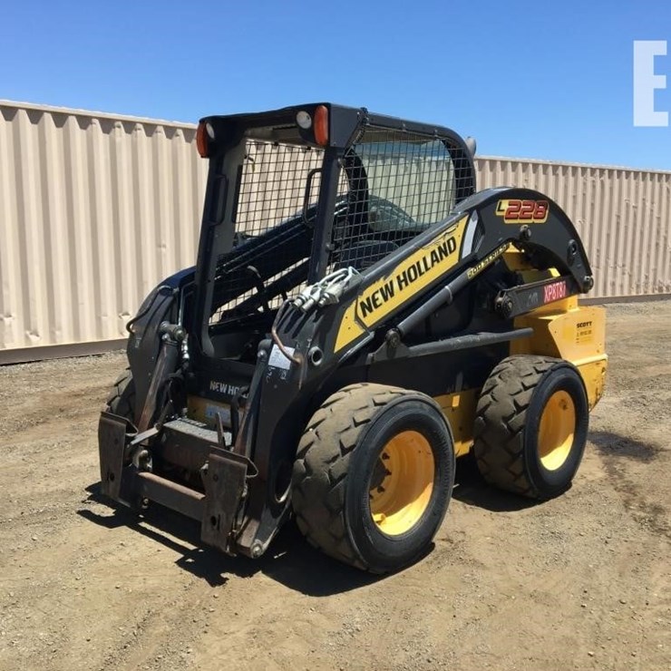 2017 NEW HOLLAND L228