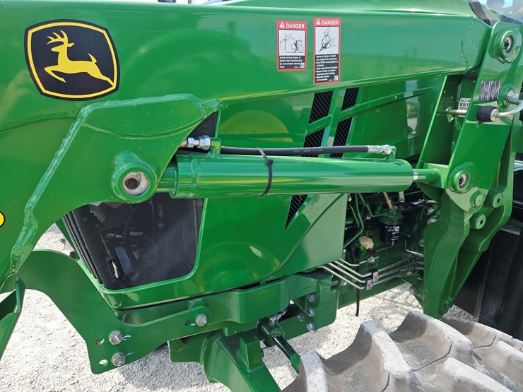2014-john-deere-6115d-image-21