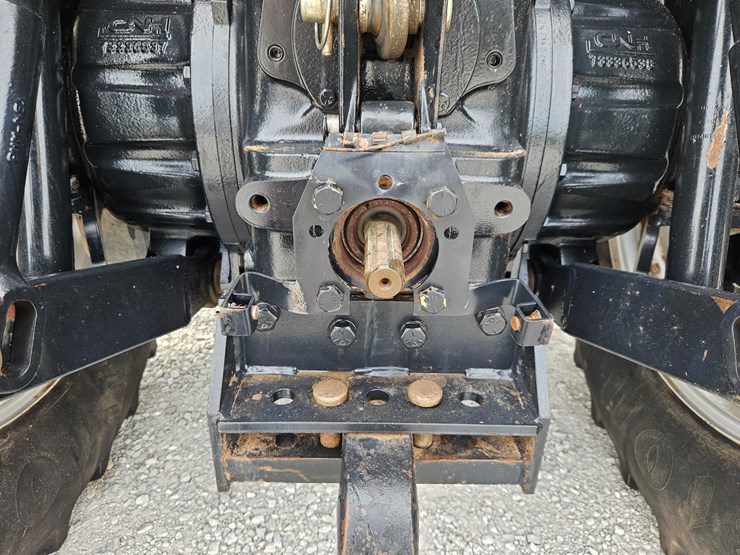 2015-case-ih-farmall-140a-image-18