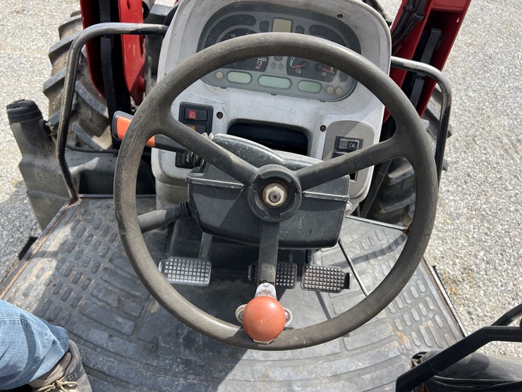 2011-case-ih-farmall-95u-image-12