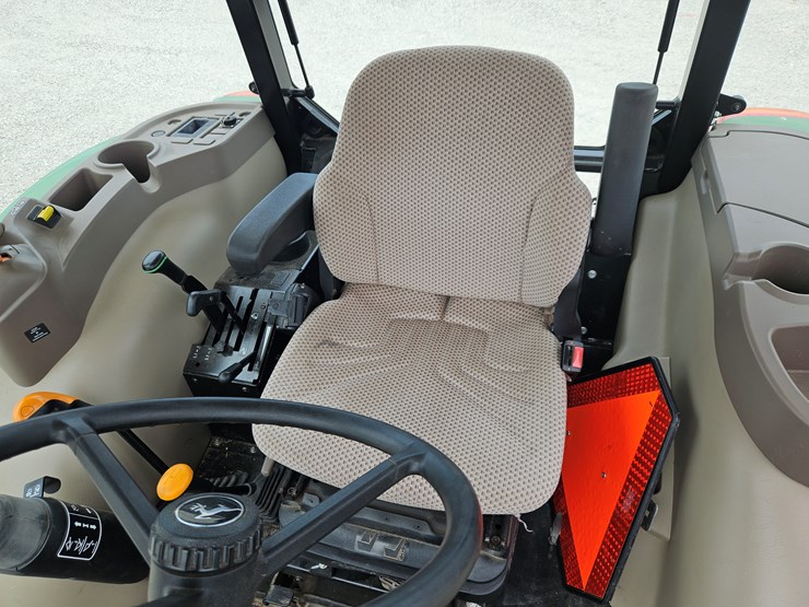 2019-john-deere-5065e-image-17