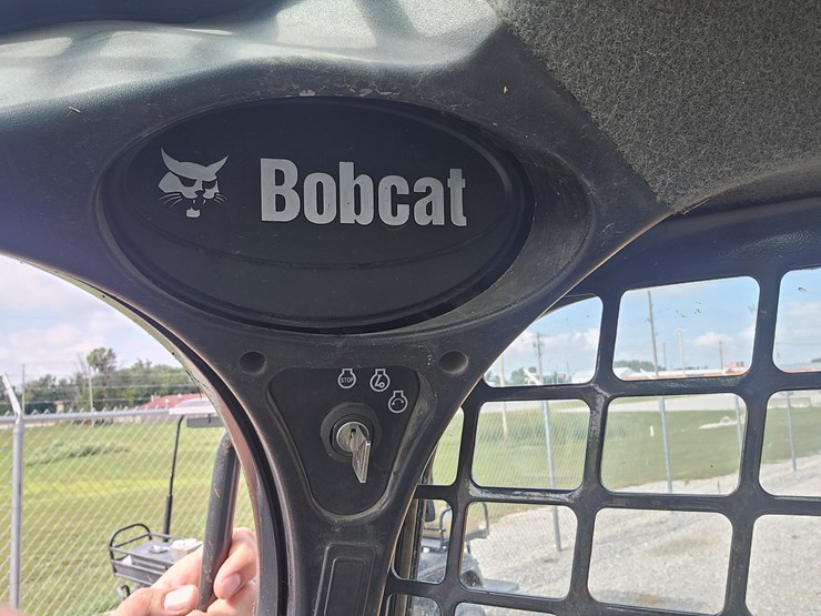 2015-bobcat-s550-image-11