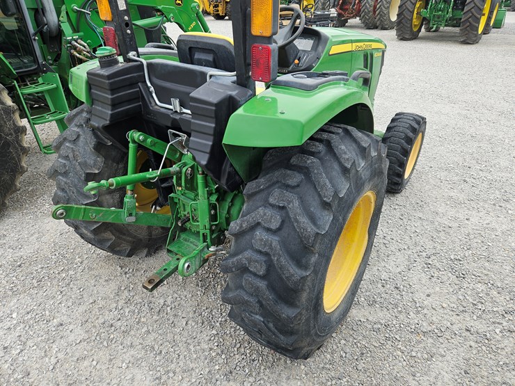 2021-john-deere-4044m-image-5