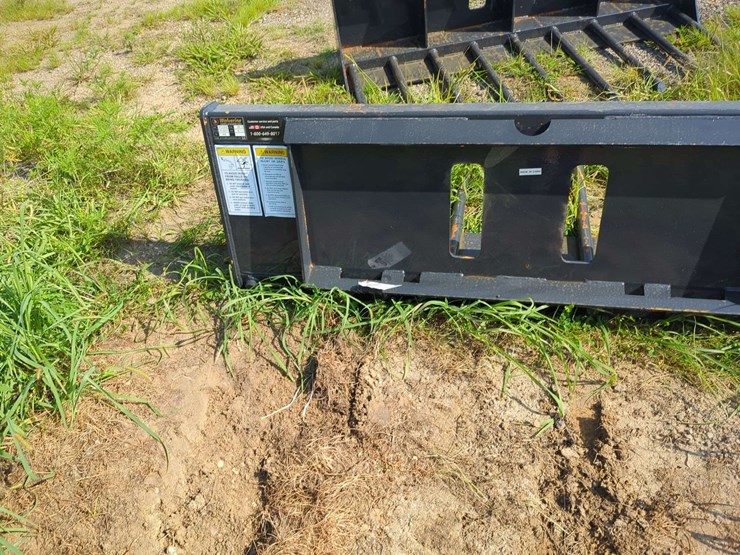 wolverine---63"-xtreme-manure-fork-attachment-mf-13-63w---skid-steer-image-3