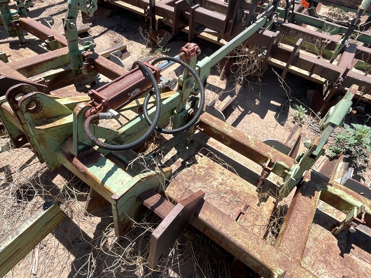 #9045-•-darbyshire-3-pt,-4-row-bedding-unit-image-17