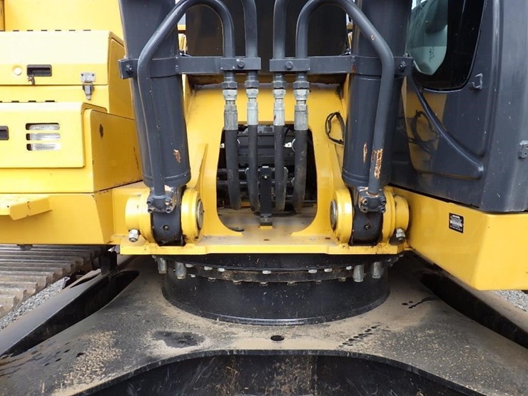 2016-deere-300g-lc-image-12