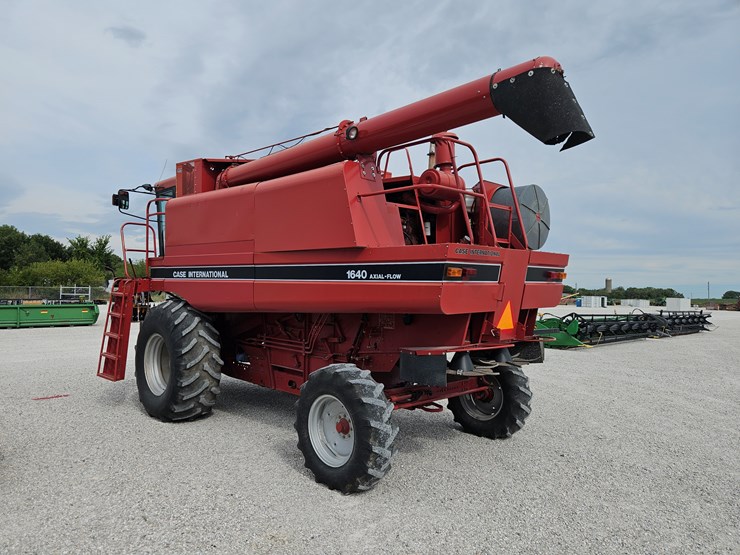 1992-case-ih-1640-image-15