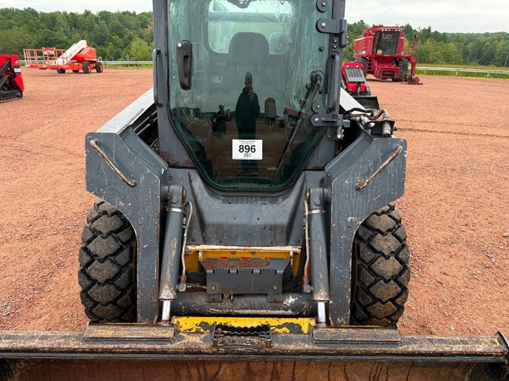 2010-deere-320d-image-14